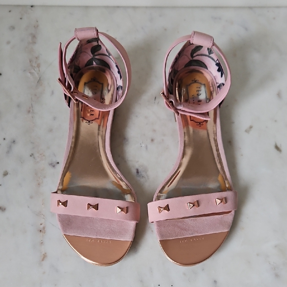 TED BAKER: Rose Pink Suede Rose Gold Bow Stud Sandals
